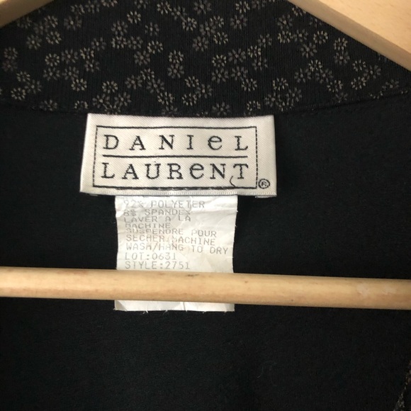 ✨SALE ✨Cute Crop Blouse - Picture 3 of 4